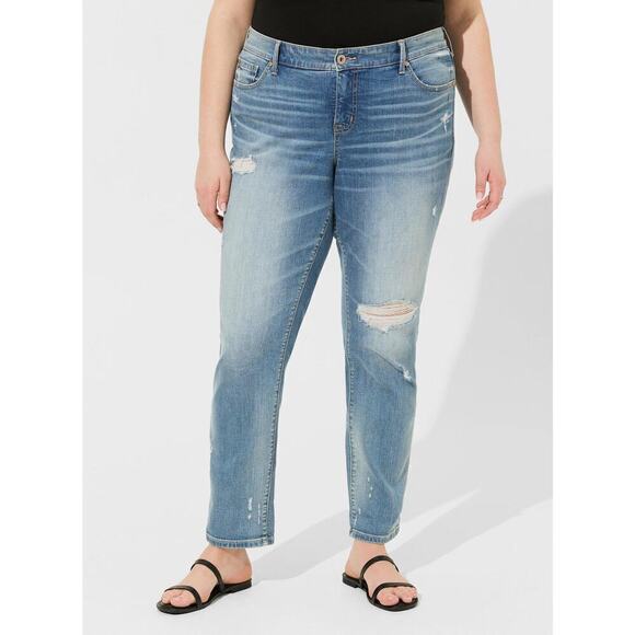 Torrid Women's Plus Size Boyfriend Straight Leg Vintage Stretch Distressed Jeans - Picture 2 of 9